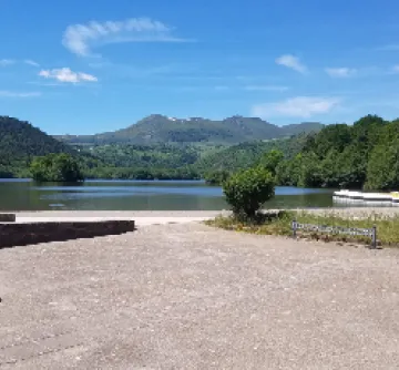 vue restaurant lac Chambon Cévéo