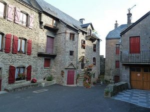 ruelles du village de Besse, dans le Puy-De-Dôme
