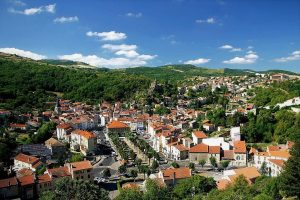 vue du petit village de Champeix, dans le Puy-De-Dôme