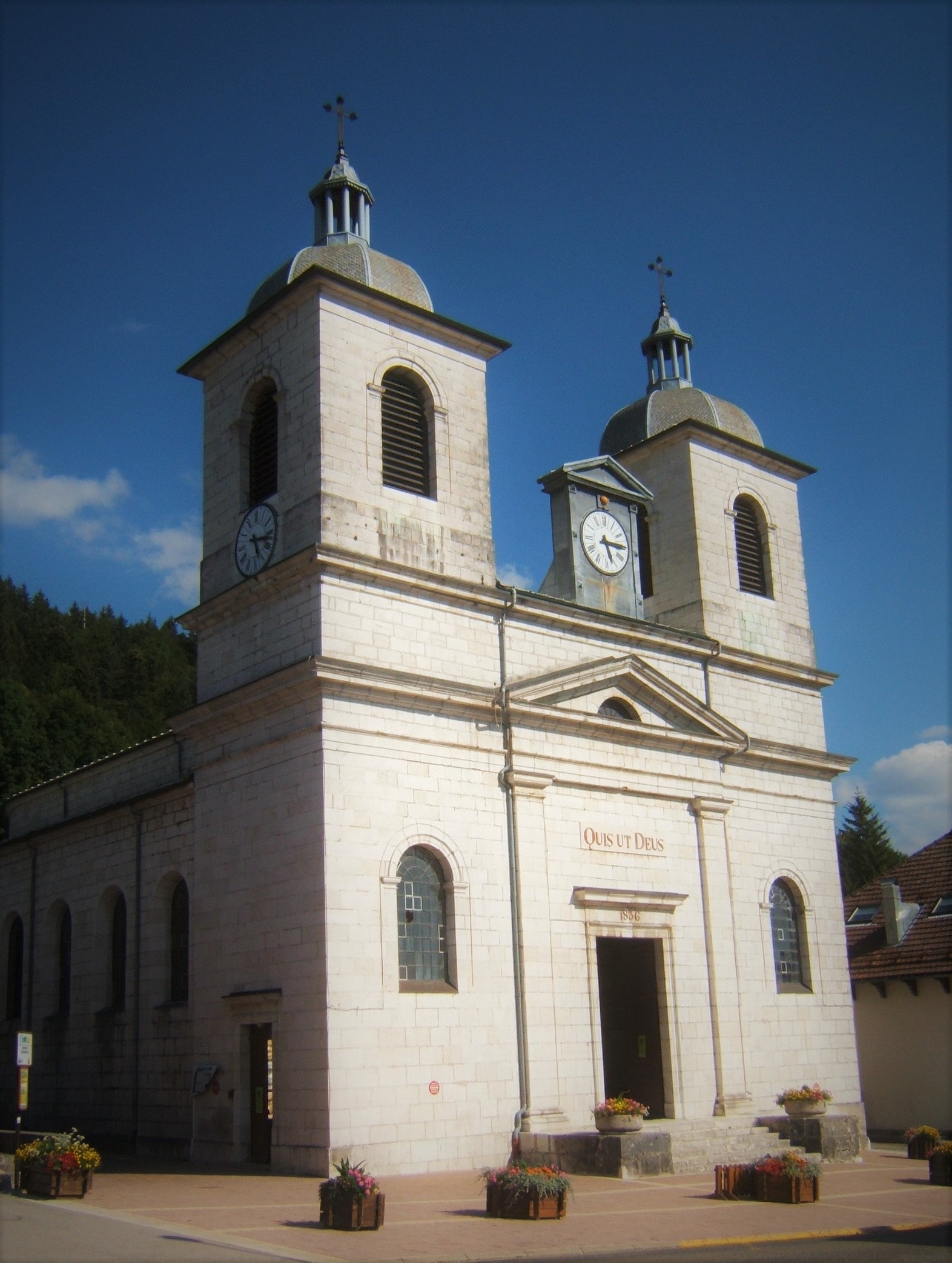 Eglise Saint-Michel de Morbier : elle abrite une véritable horloge comtoise de 8 m de haut