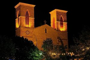 l'église, de nuit, à Grenade-Sur-l'Adour