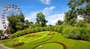 L’horloge fleurie de Genève en Suisse, dans le jardin anglais, et son aiguille des secondes imposante (la plus grande au Monde)