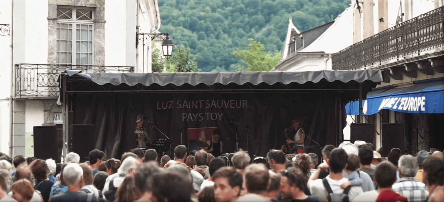 Scène de concert lors du festival Jazz A Luz - Cévéo