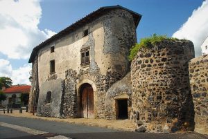 Saint-Saturnin, vestiges (Puy-De-Dôme) village