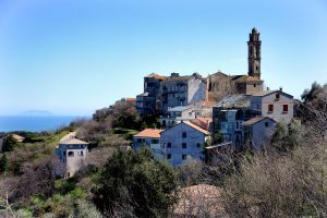 vue du village corse de Venzolasca, un des plus beaux villages de l'île